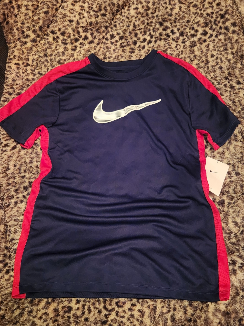 Nike Boys Navy & Red Short Sleeve Athletic Tee with White Swoosh Large NWT